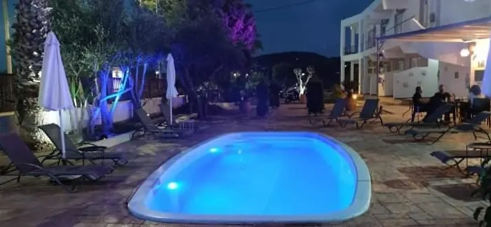 River's Paradeísion