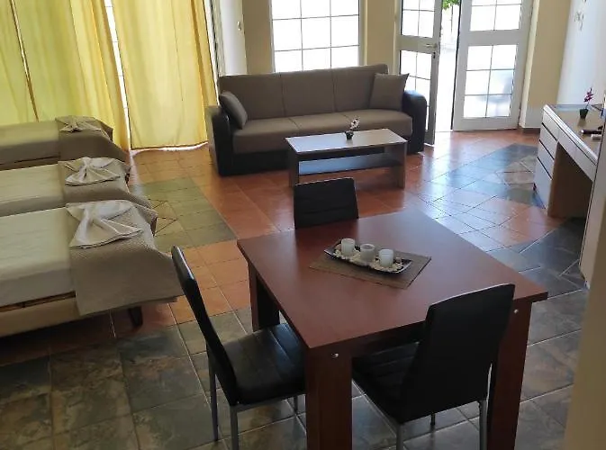 River's 3* Paradeísion