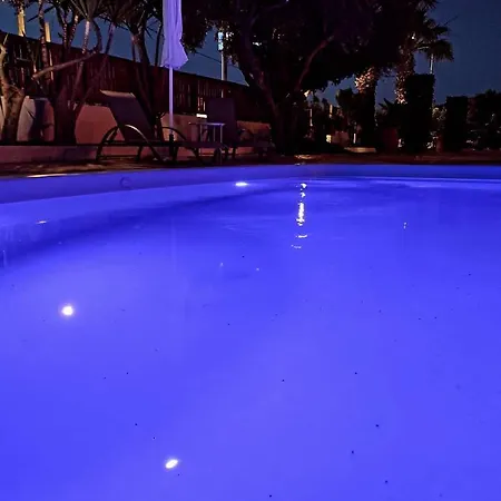 Aparthotel River's Paradeísion