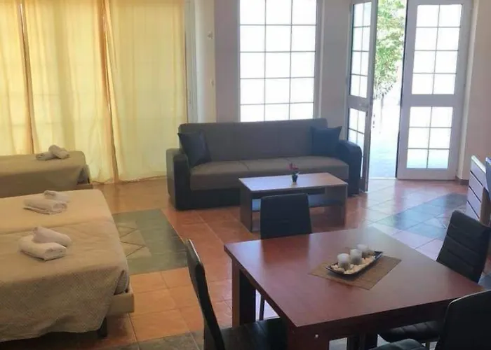 River's アパートホテル Paradeísion